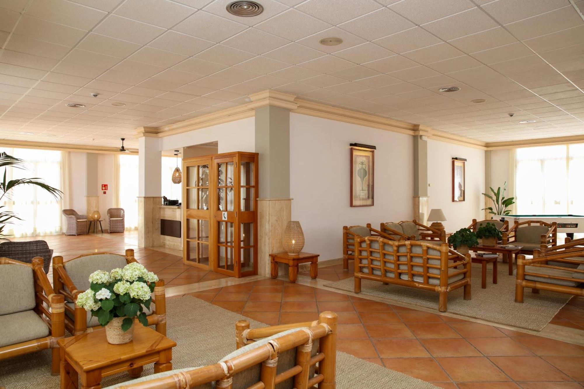 Aparthotel Nuramar 4*